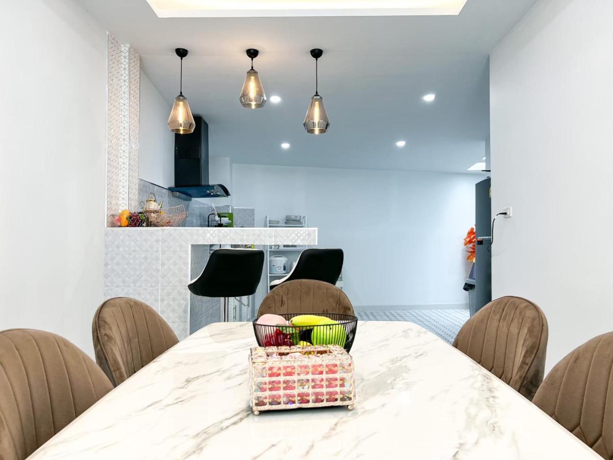 Modern Luxury House In Phuket Town Villa *