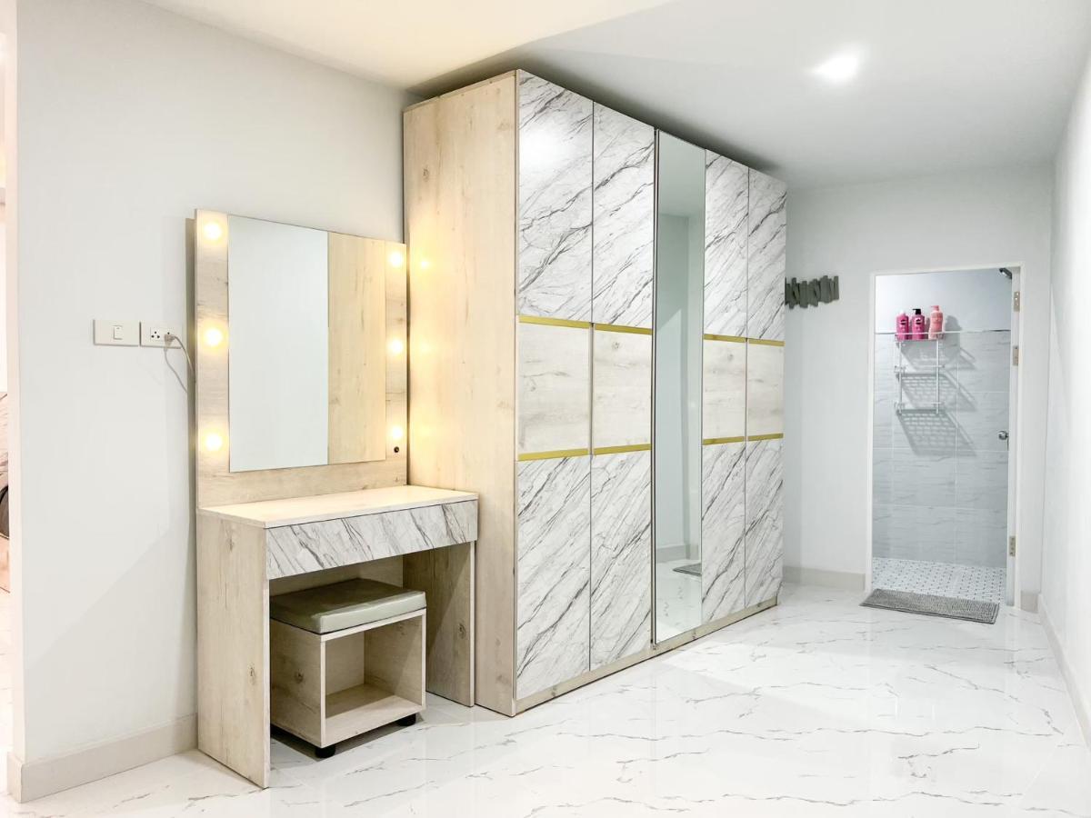 Modern Luxury House In Phuket Town Ban Na Kha