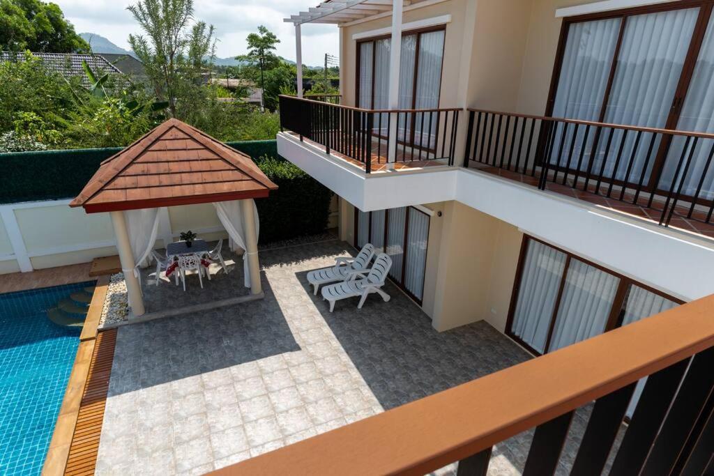 Villa East 4, бассейн, 3 спальни By Ibg *