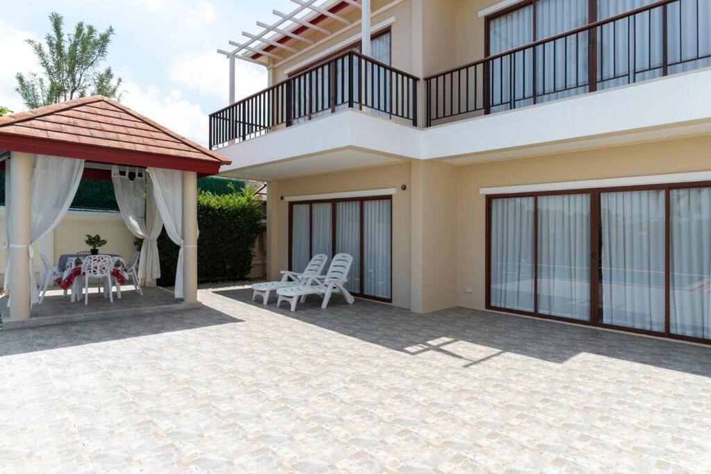 Villa East 4, бассейн, 3 спальни By Ibg *