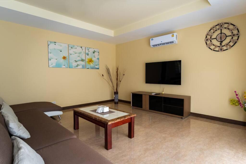 East 4, бассейн, 3 спальни By Ibg * Phuket