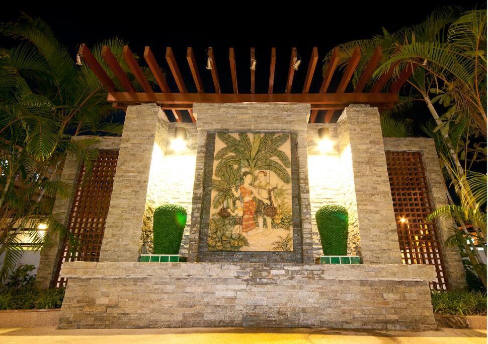 Recently Renovated Pool View In Modern Complex *