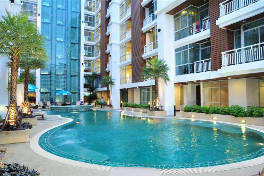 Recently Renovated Pool View In Modern Complex *