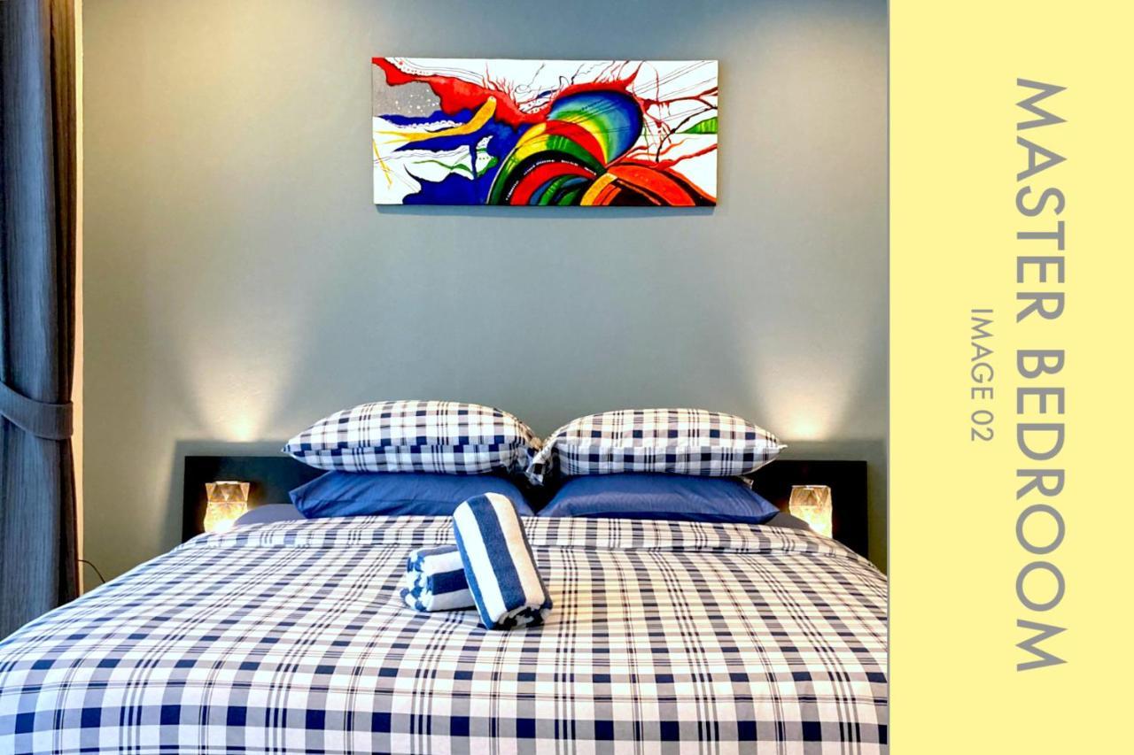 Stylish 2-bedroom W. Pool View *