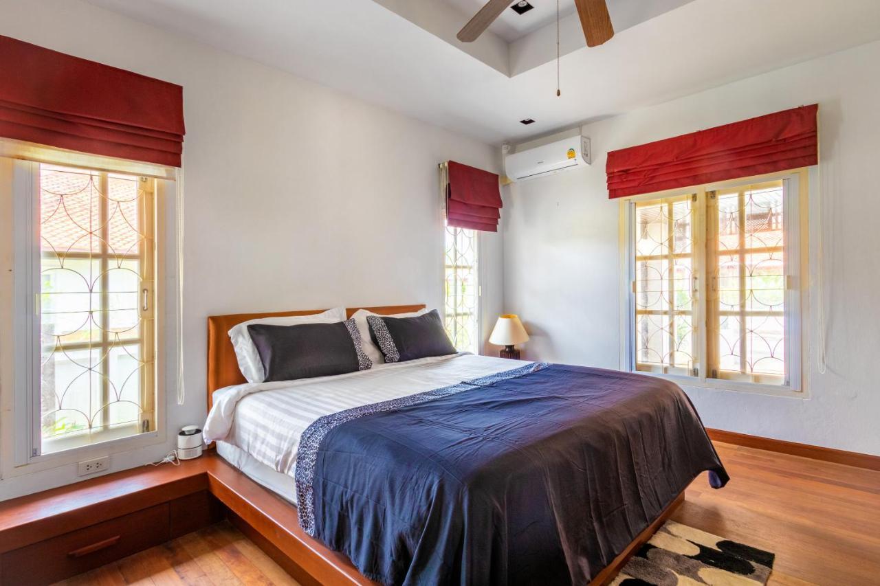Villa Recommend A Warm Thai Style Private Swimming Pool With Convenient Traffic And Living, Walking 700 Meters To The The