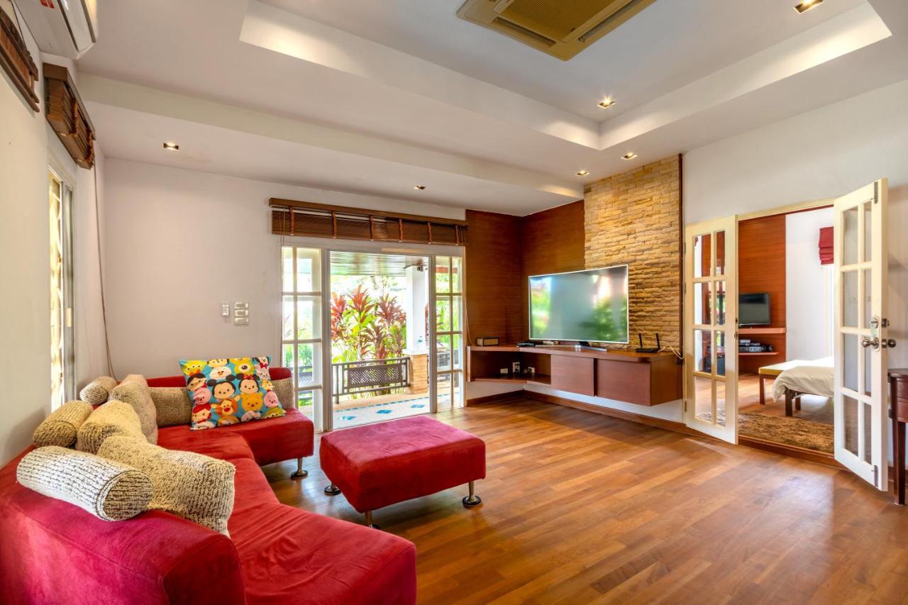 Villa Recommend A Warm Thai Style Private Swimming Pool With Convenient Traffic And Living, Walking 700 Meters To The The *