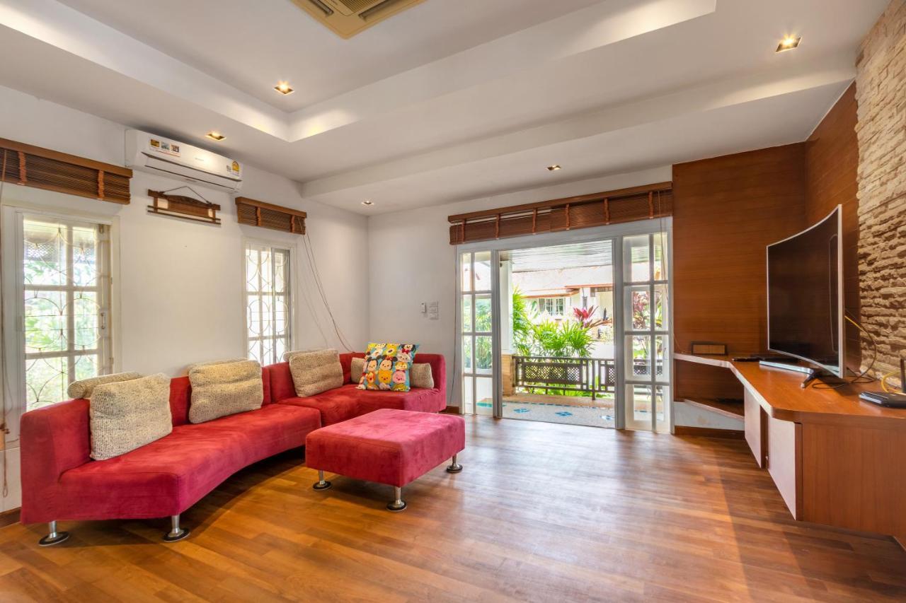 Recommend A Warm Thai Style Private Swimming Pool With Convenient Traffic And Living, Walking 700 Meters To The The Villa *