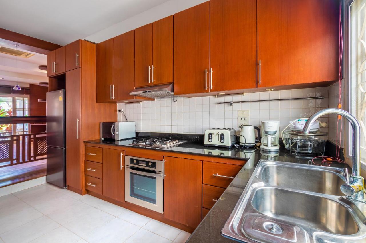 Villa Recommend A Warm Thai Style Private Swimming Pool With Convenient Traffic And Living, Walking 700 Meters To The The