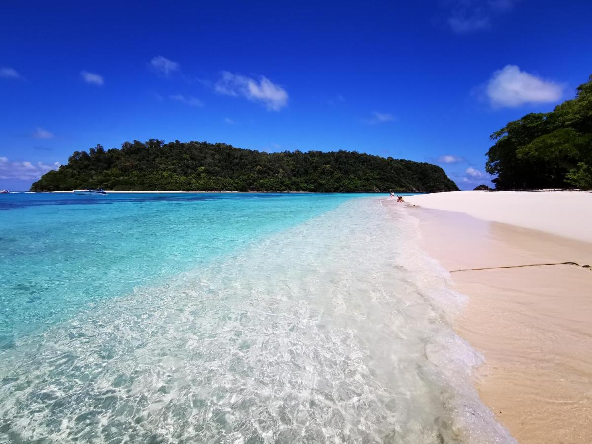 Recommend A Warm Thai Style Private Swimming Pool With Convenient Traffic And Living, Walking 700 Meters To The The * Strand Kamala