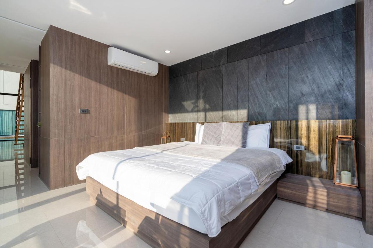 Luxe Duplex With Pool Access, Viva A101 Apartment Patong