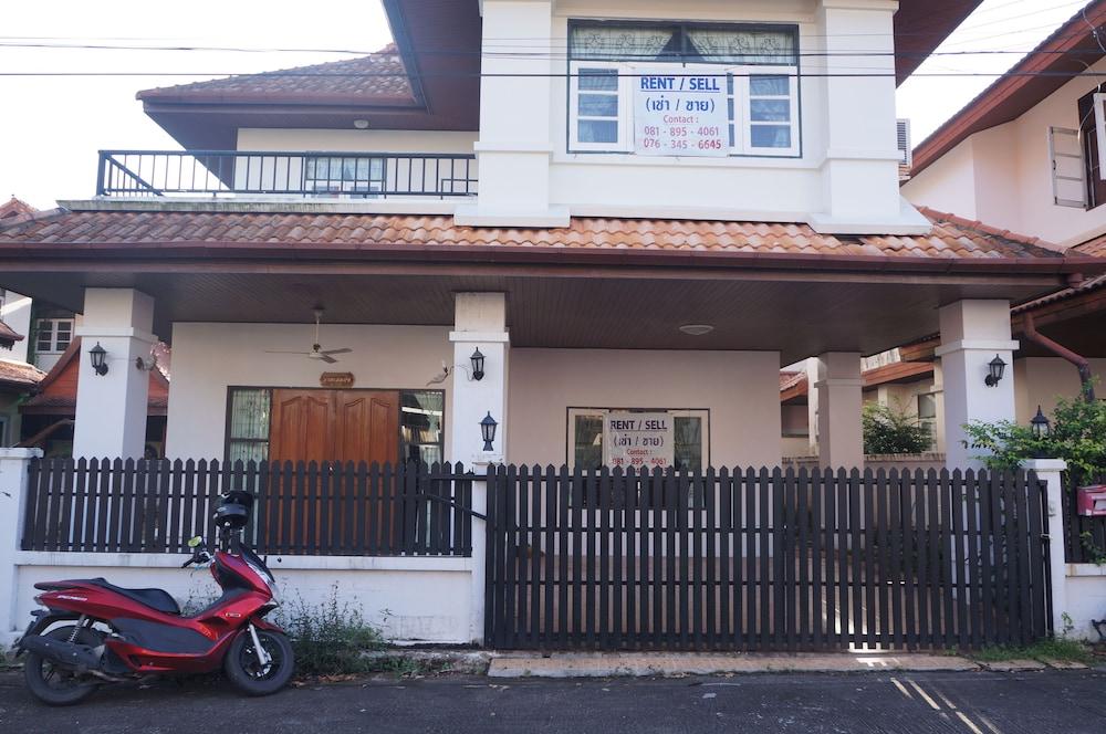 Lamai Hostel *