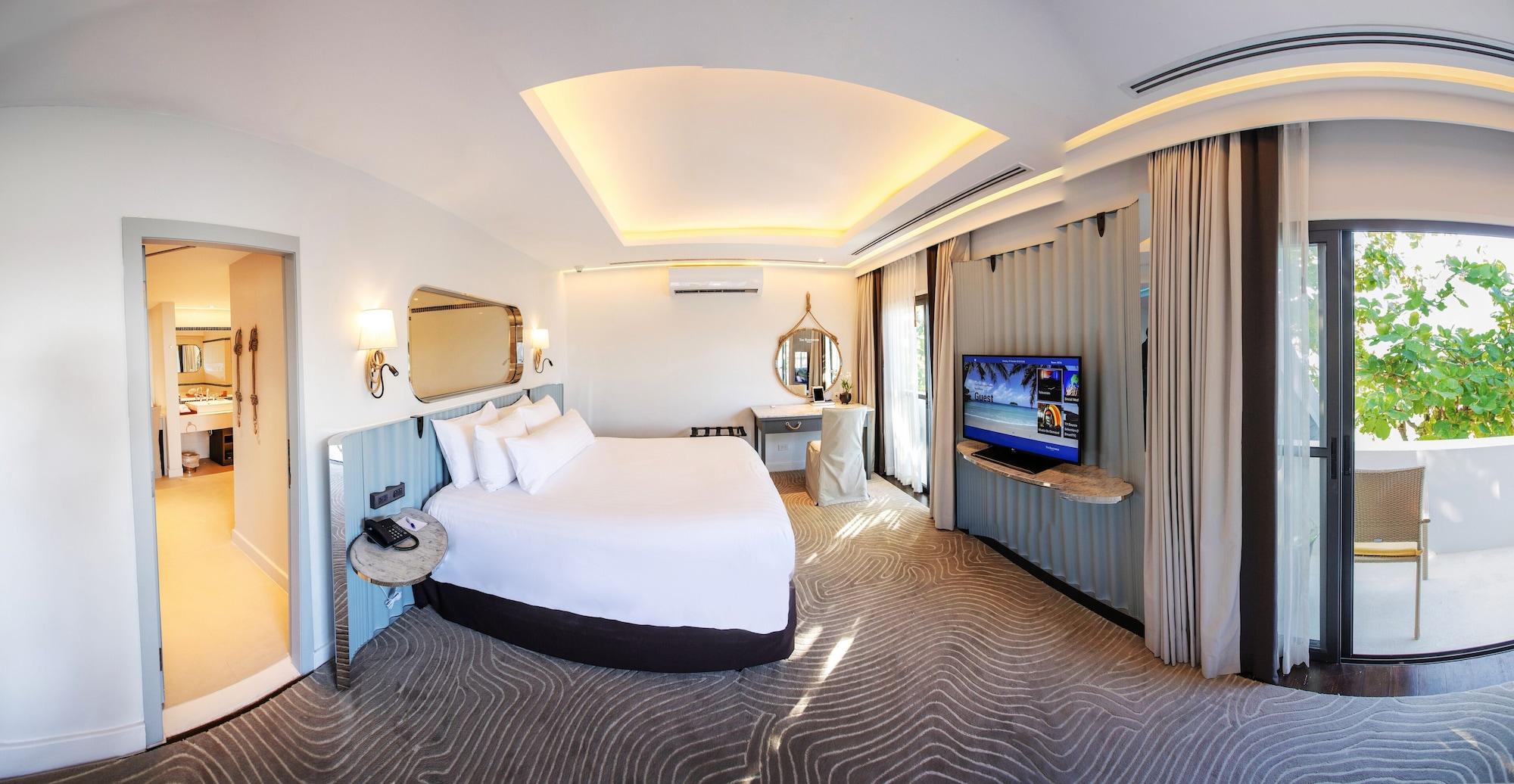 The Boathouse Phuket-sha Plus Resort Strand Kata