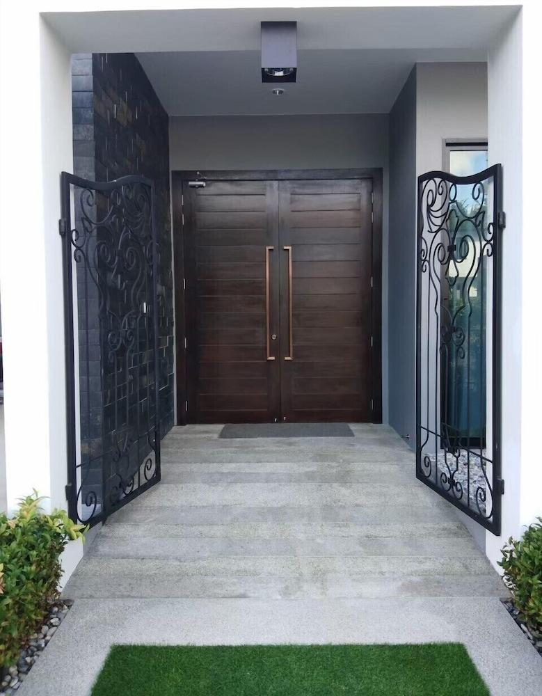 Private Pool Regent By Ppf Strand Kamala