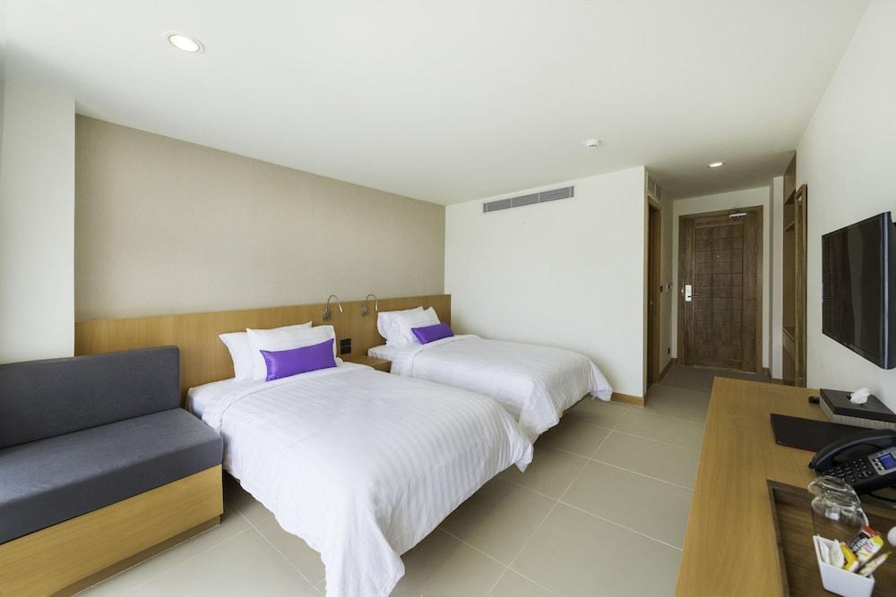 The Lunar Patong Hotel