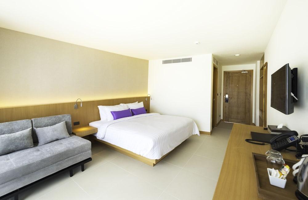 The Lunar Patong 4*