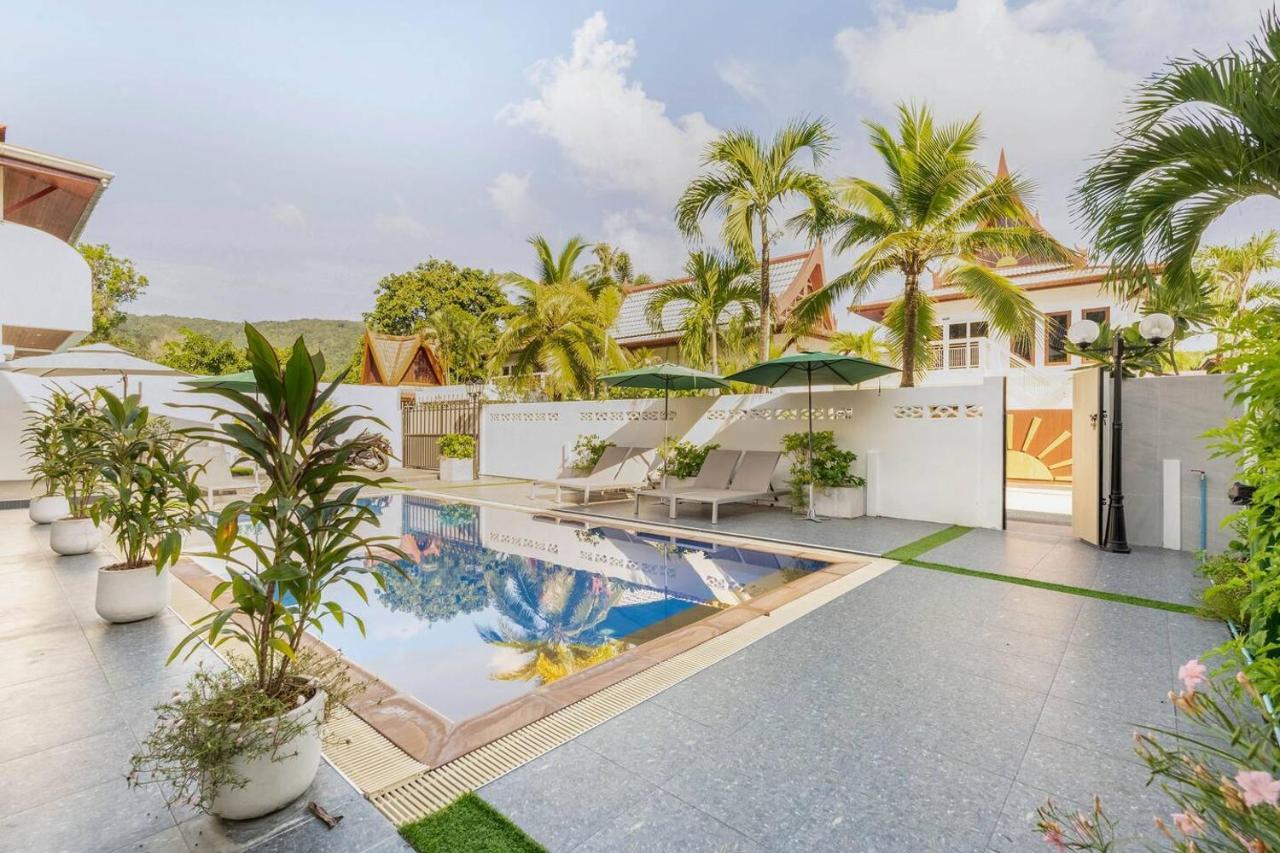 Fantasy - Pool Access