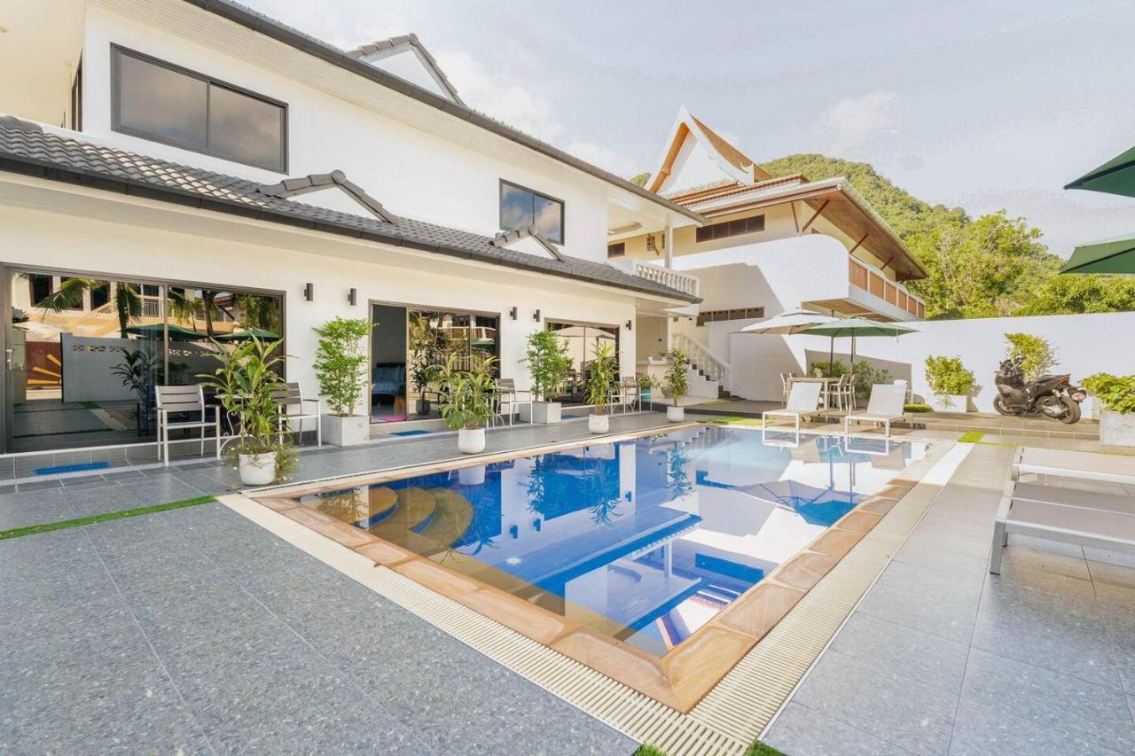 Fantasy - Pool Access *