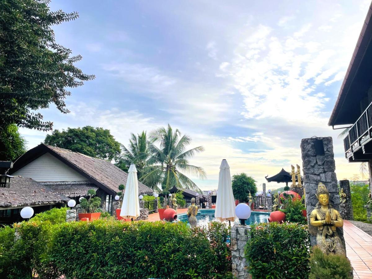Boomerang Village Hotel