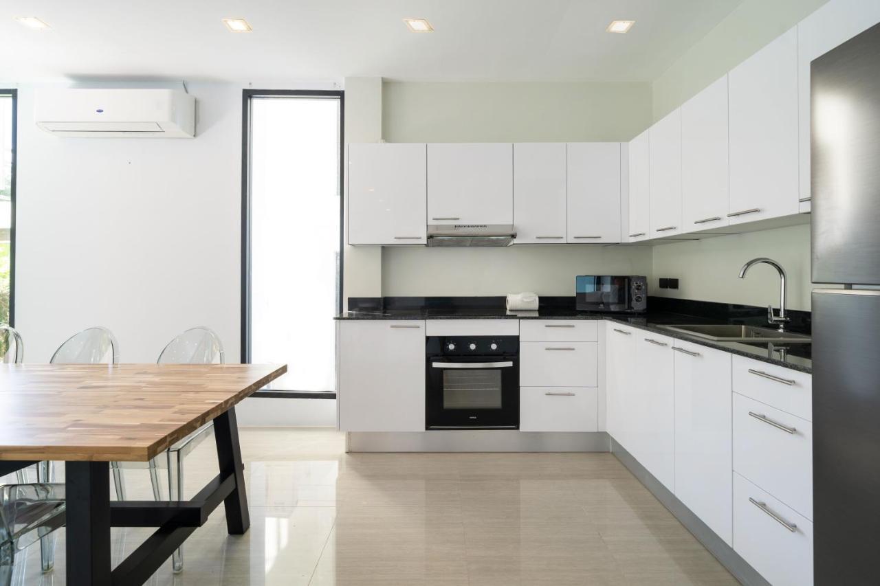 3-story Pool Katahan Just 7 Min Walk To - Utk4 Villa