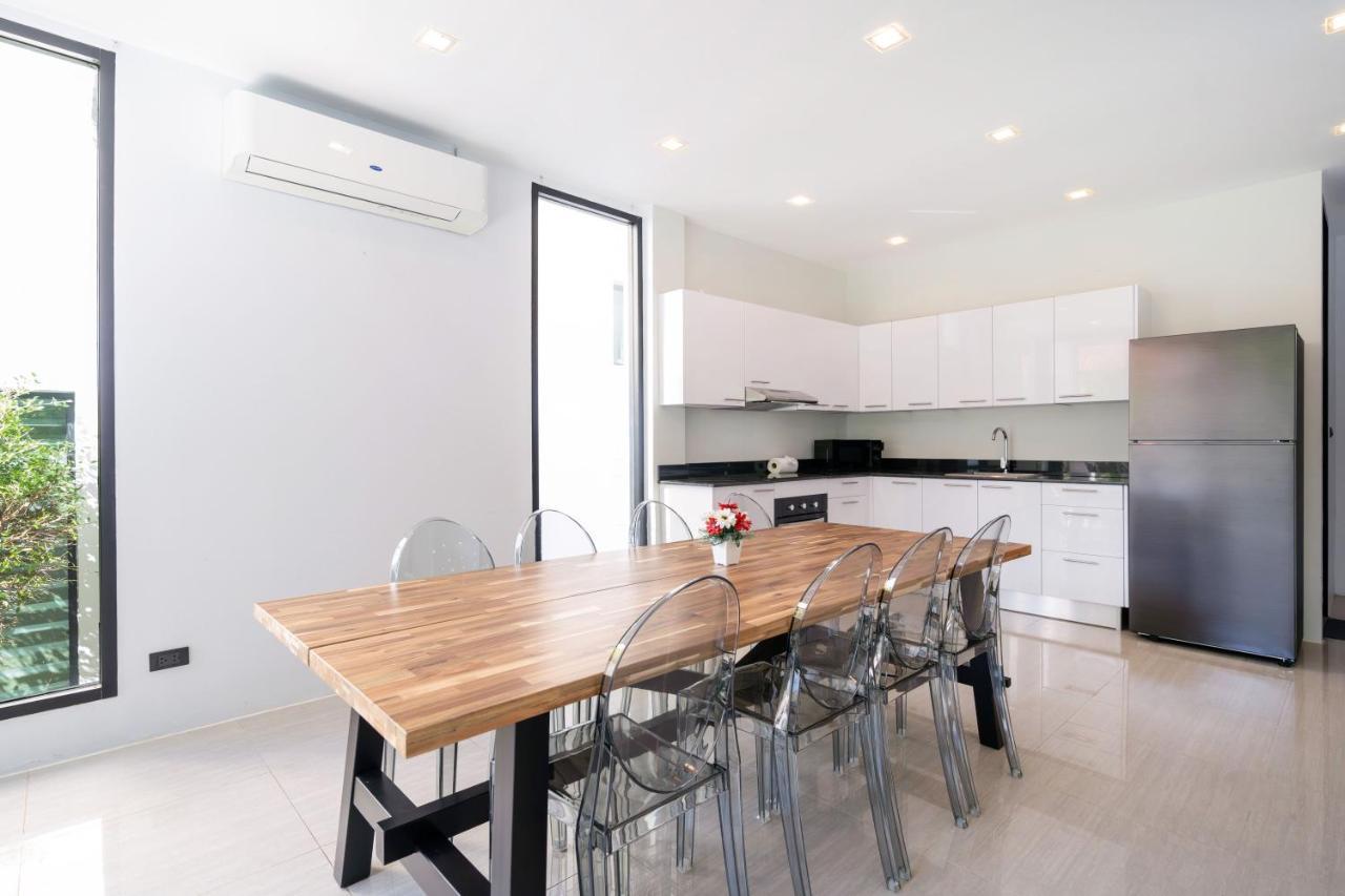 3-story Pool Katahan Just 7 Min Walk To - Utk4 Villa