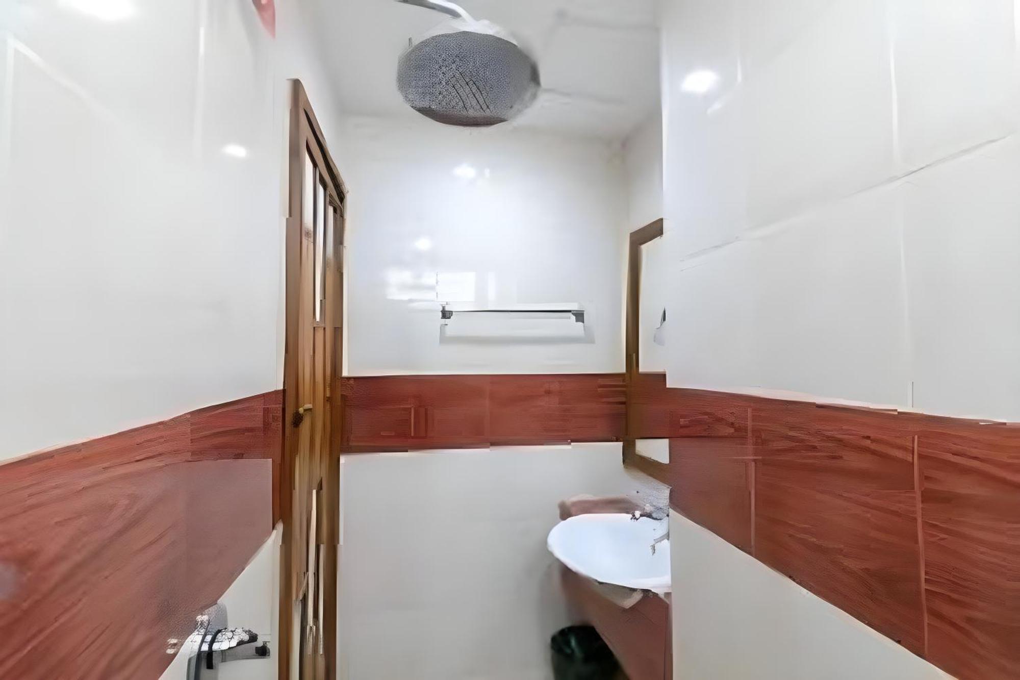 Rumah tetamu Lotus 2*