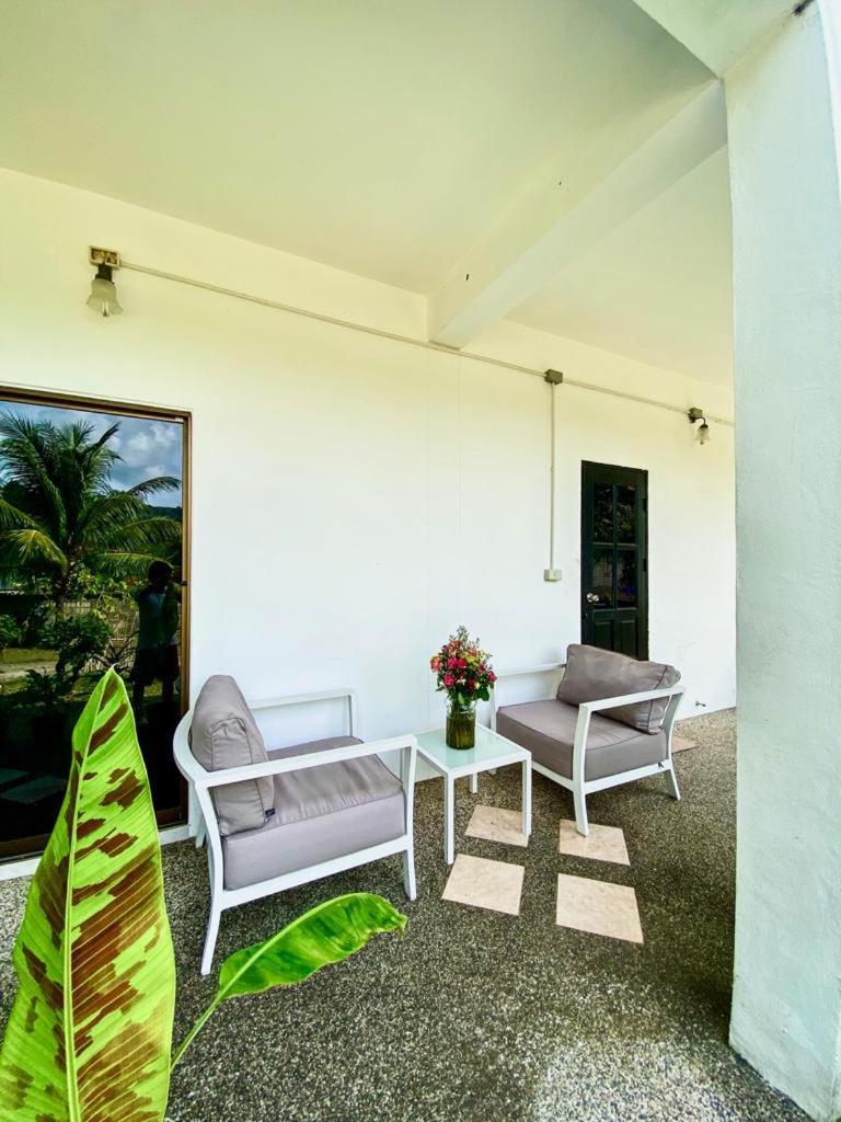 Lovely 2-bedroom With Pool