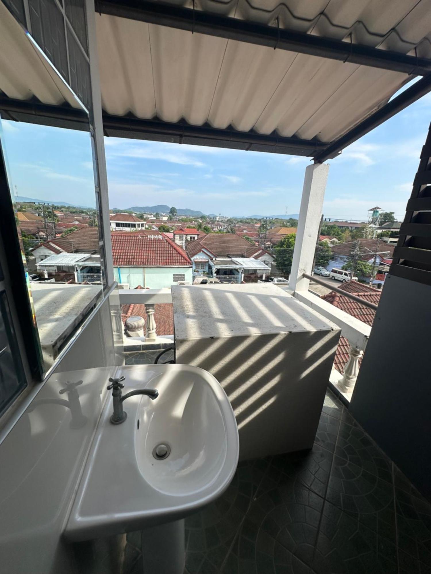 Mona House Phuket Hotel 3*