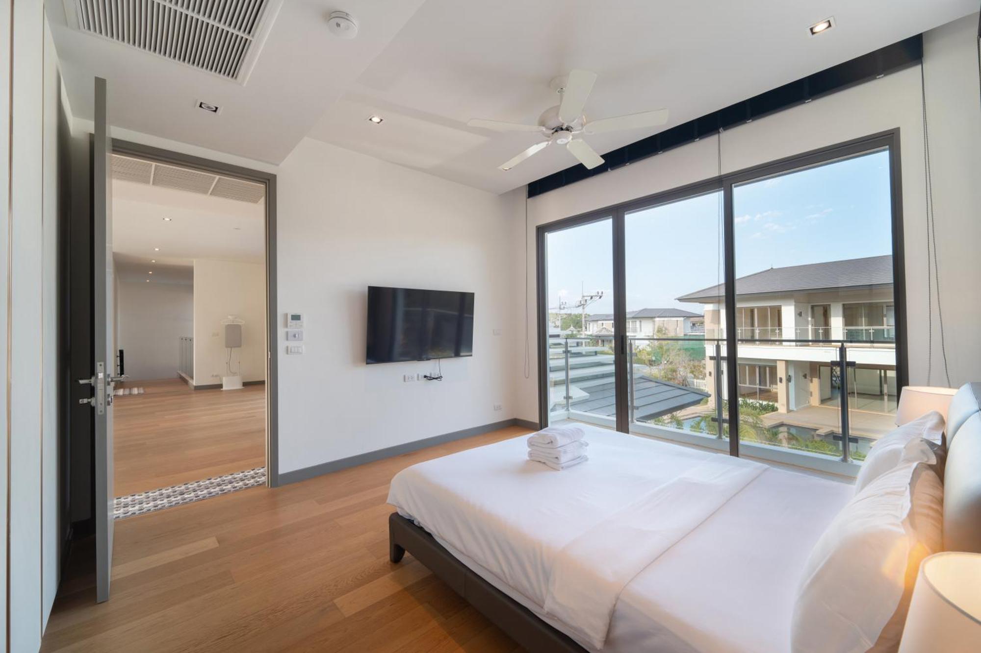 Villa 5 Bdr 18 Meter Pool In Laguna *