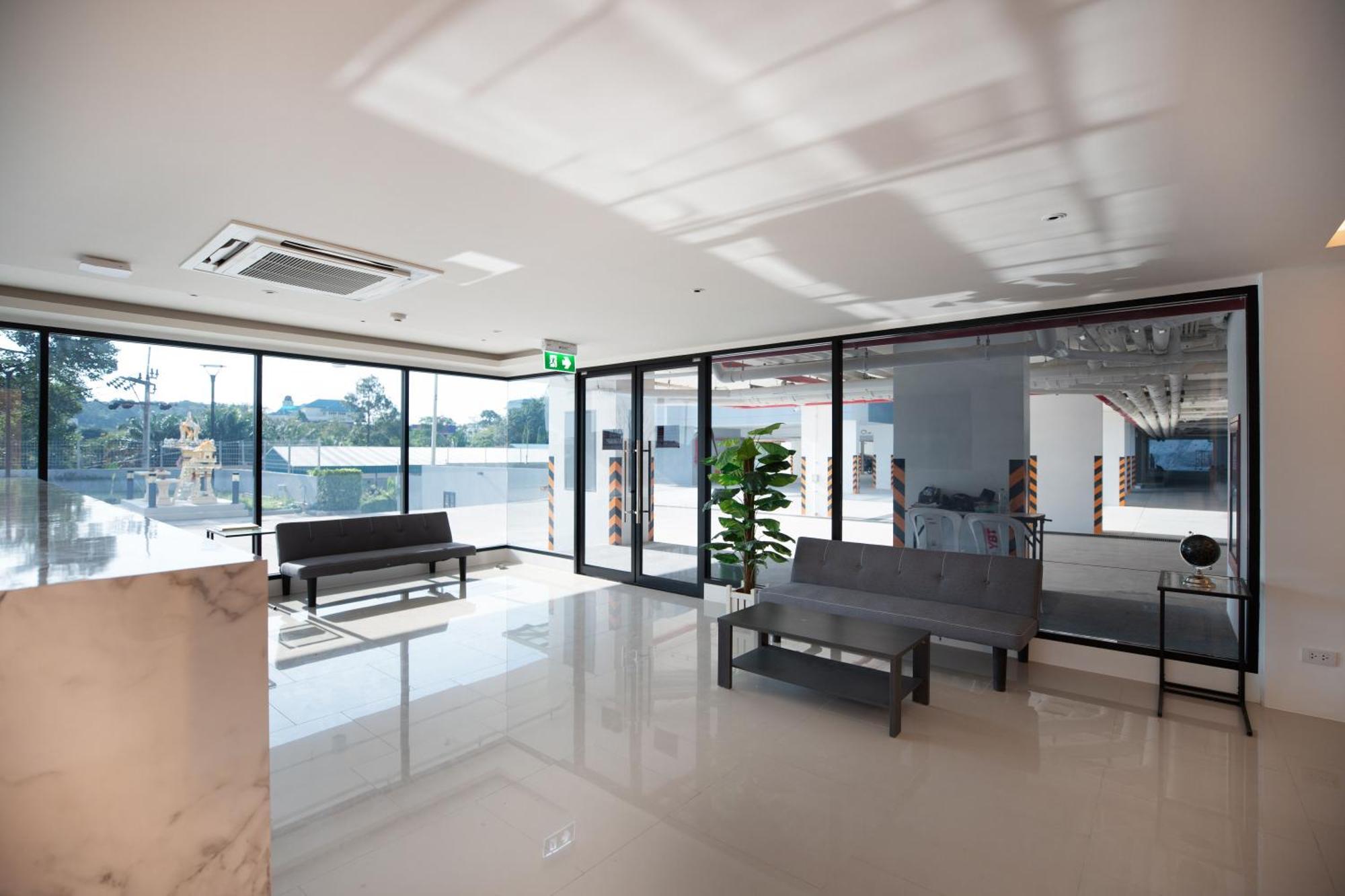 Hill View A920 B With Prime Location Apartment