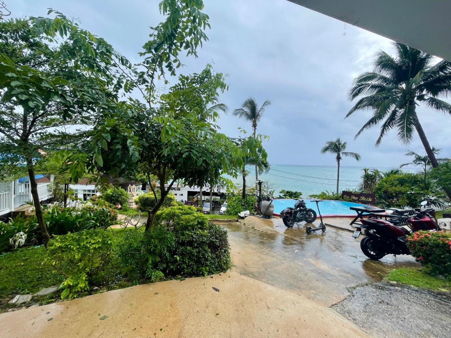 Naiharn On The Rock Phuket Resort 2*