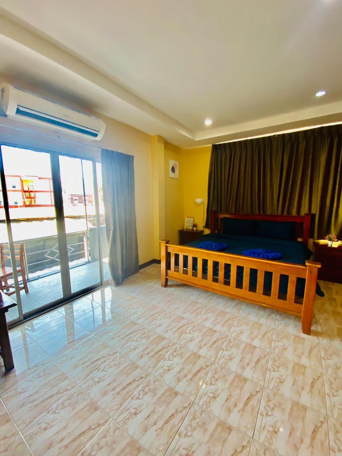 Hotel Bt *
