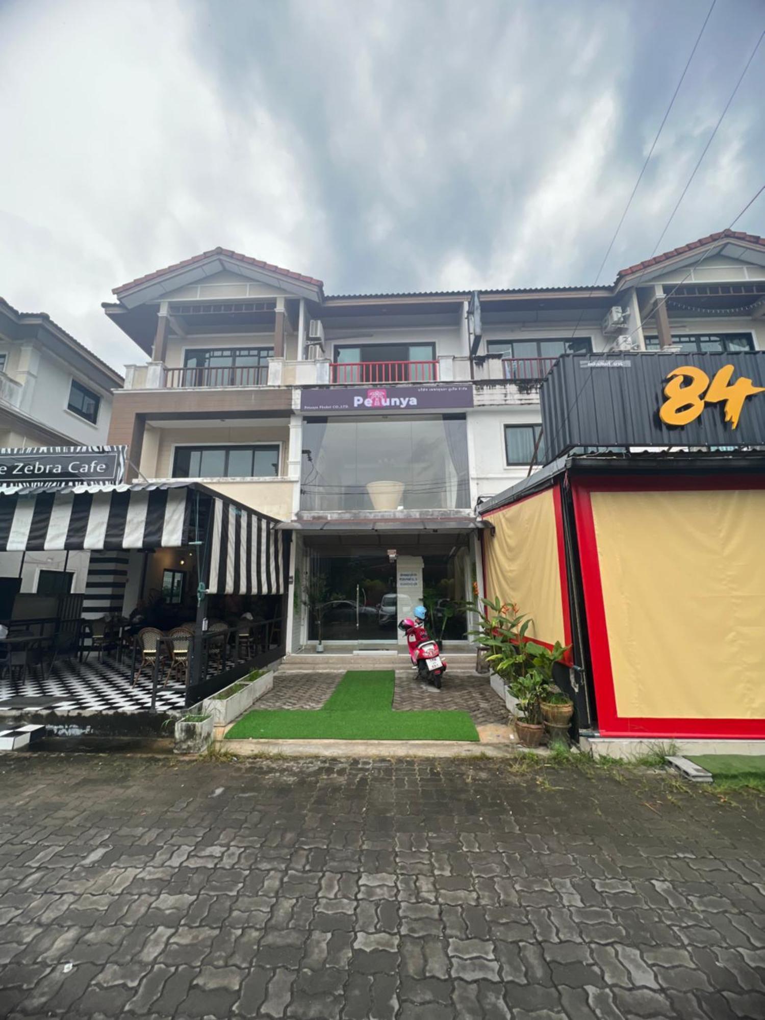 Petunya Phuket *