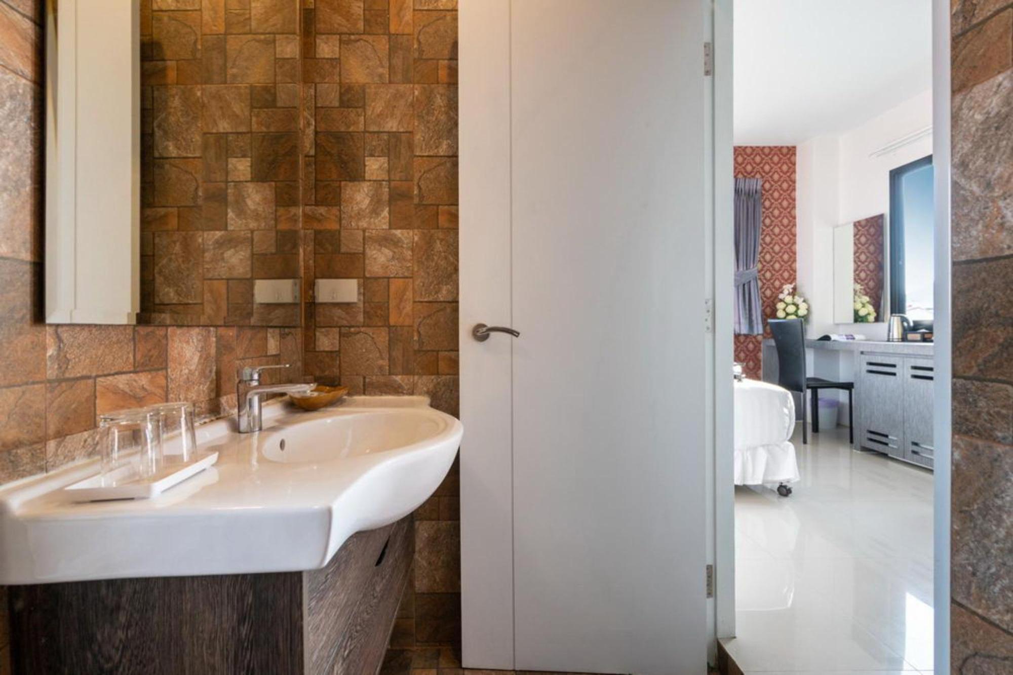 The Thames Pool Access & - Sha Extra 4*