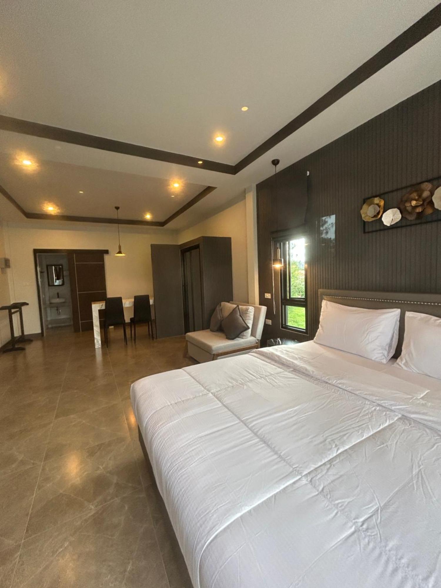 Baan Fran Sim Da Pantai Bang Tao