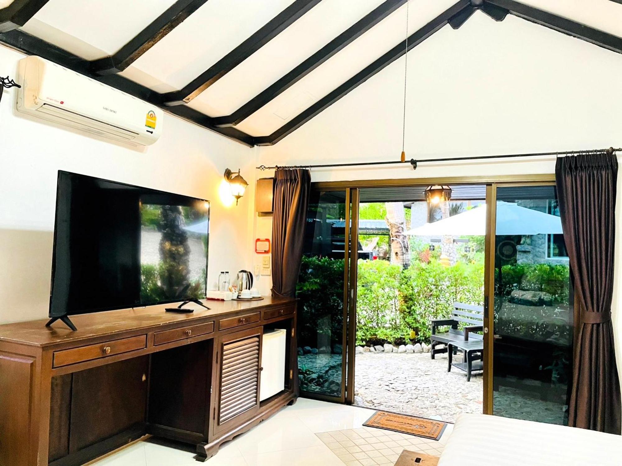 Boomerang Village Hotel 3*