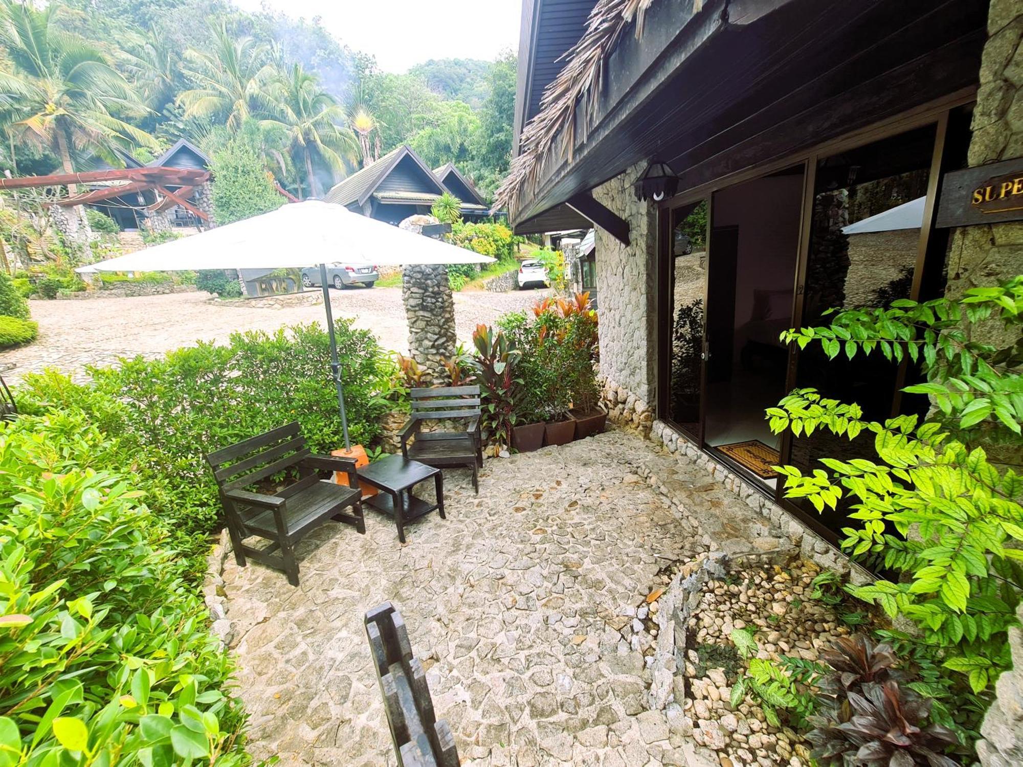 Boomerang Village Hotel 3*