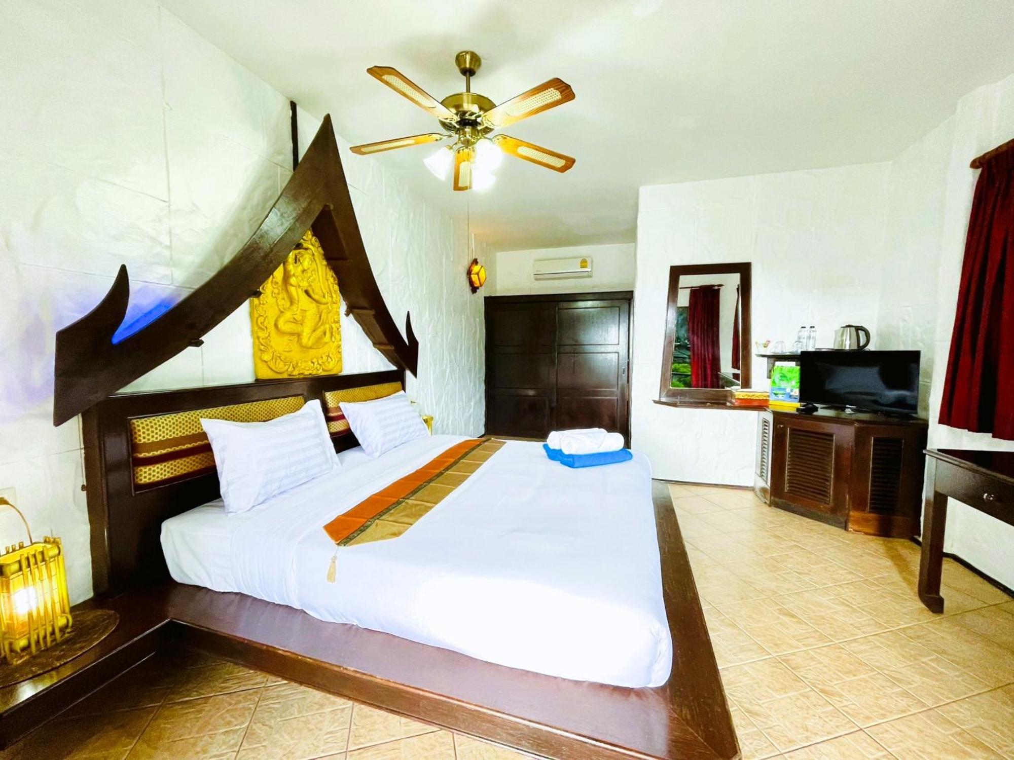 Boomerang Village 3* Kata Beach (Phuket)