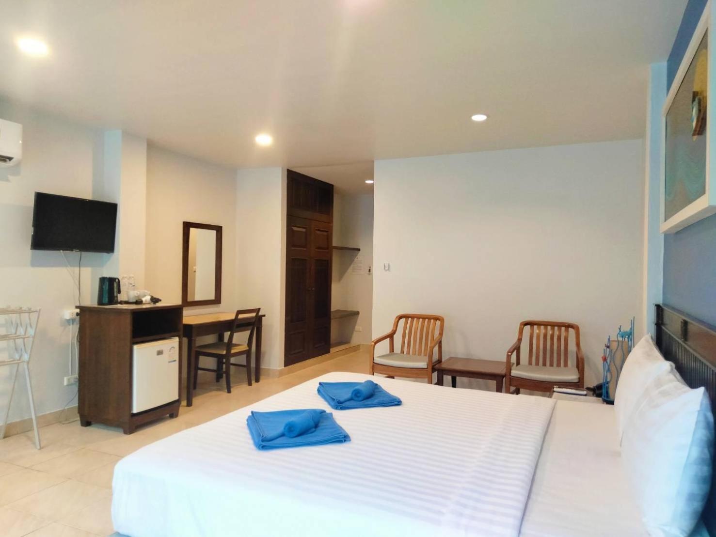 Hostel Living - Sha Karon
