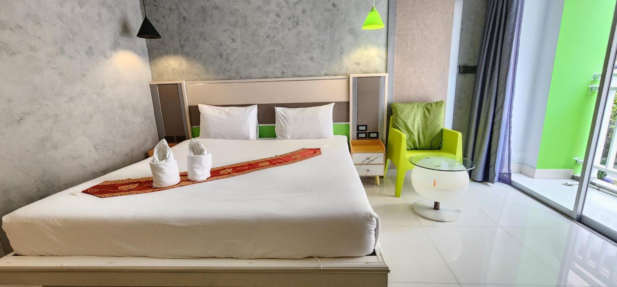 Hotel Issara Patong