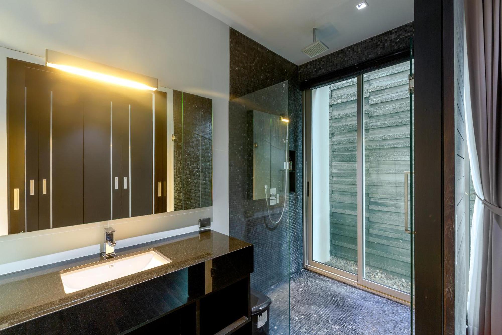 Stunning 5br With Freshwater Pool & Tropical Garden Villa *