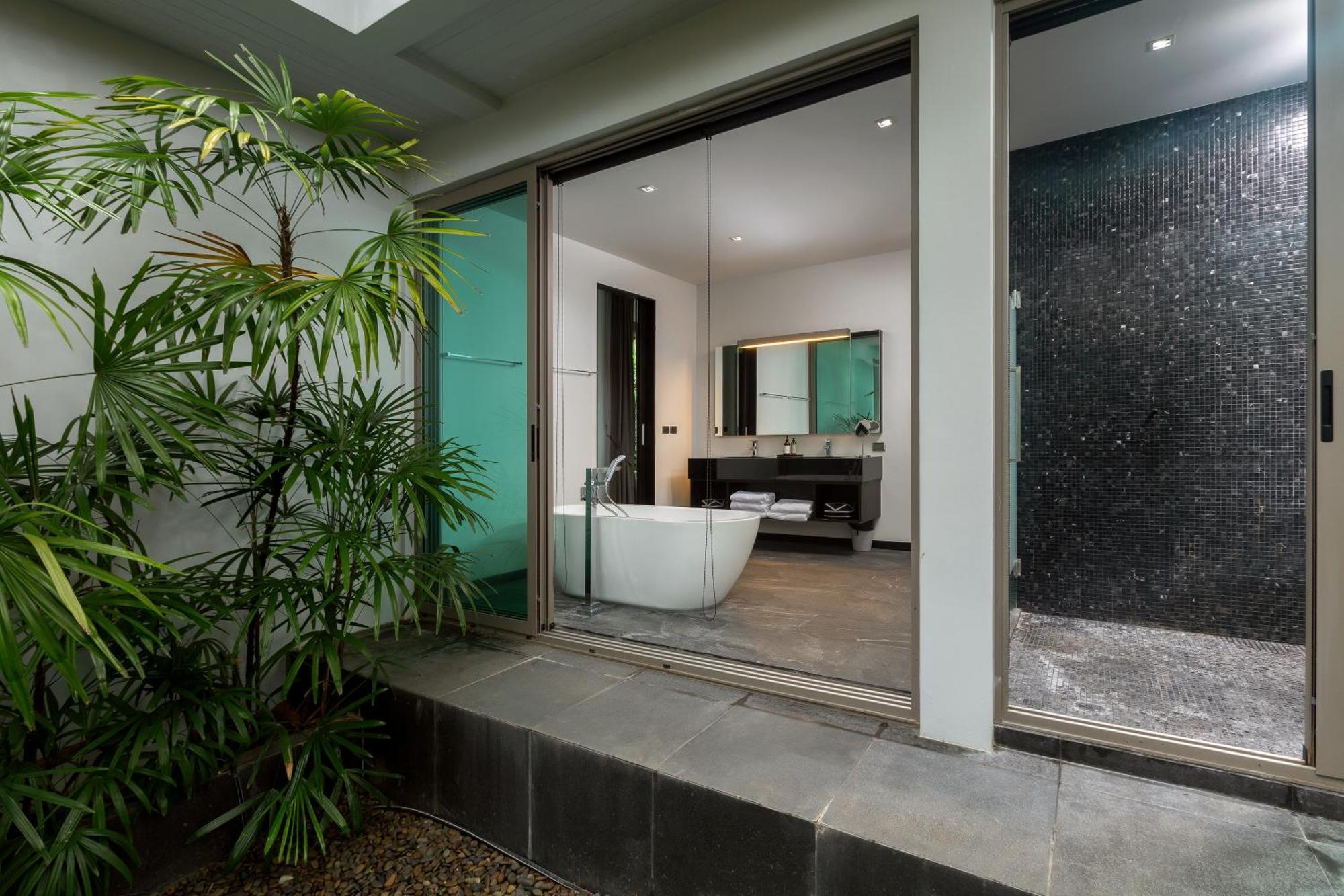Stunning 5br With Freshwater Pool & Tropical Garden