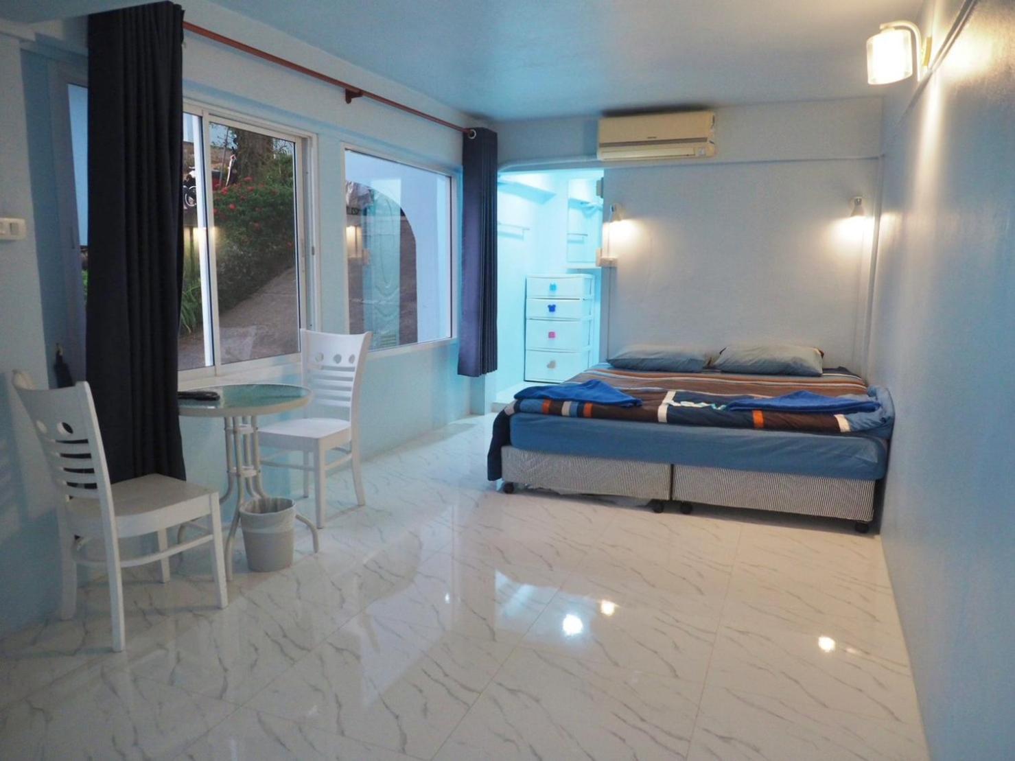 Naiharn On The Rock Phuket Resort 2*