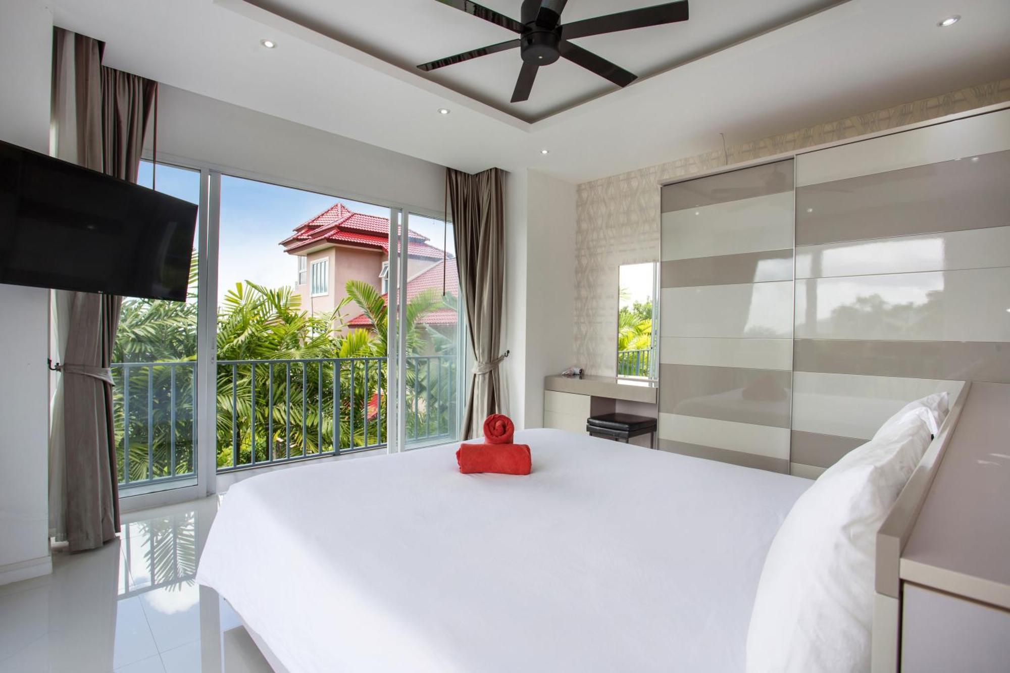 Three-level Xxx Ban Klang (Phuket)