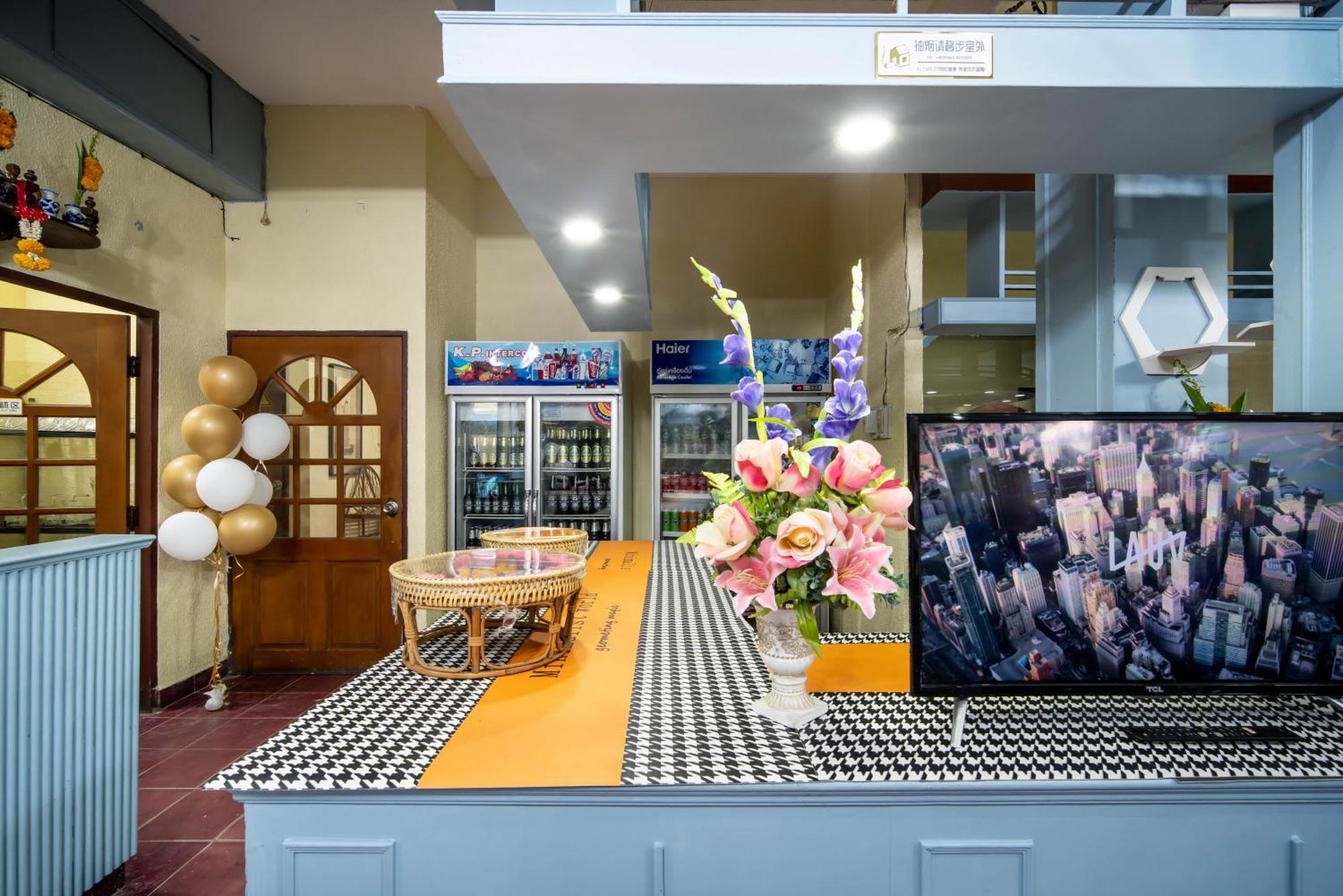 Aparthotel Zj House *