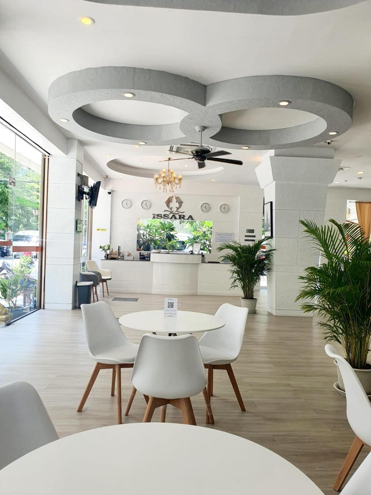 Hotel Issara 3*