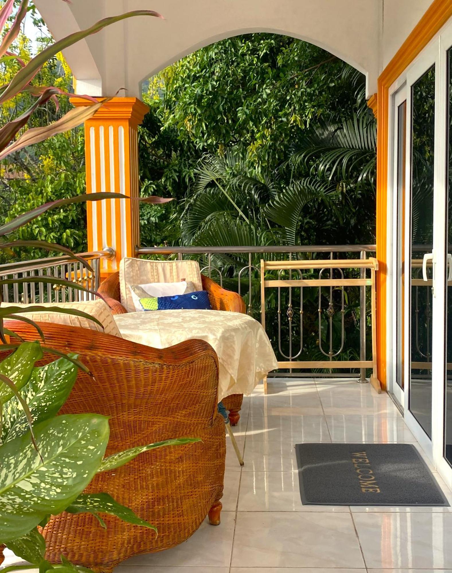 Oasis Naturist * Karon