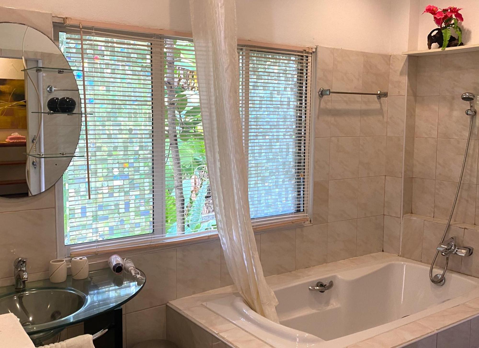 Oasis Naturist Villa Karon