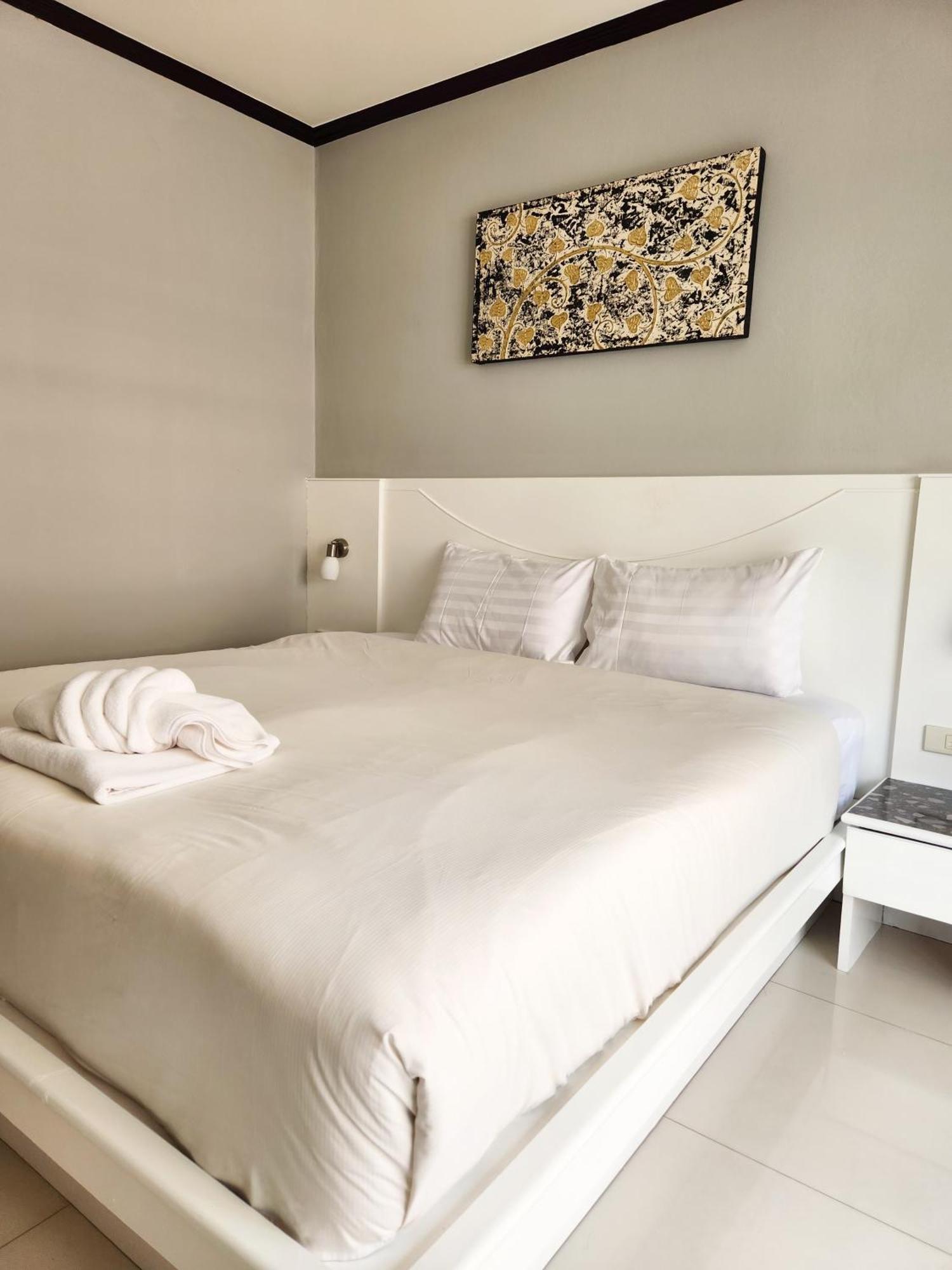 Hotel Issara 3*