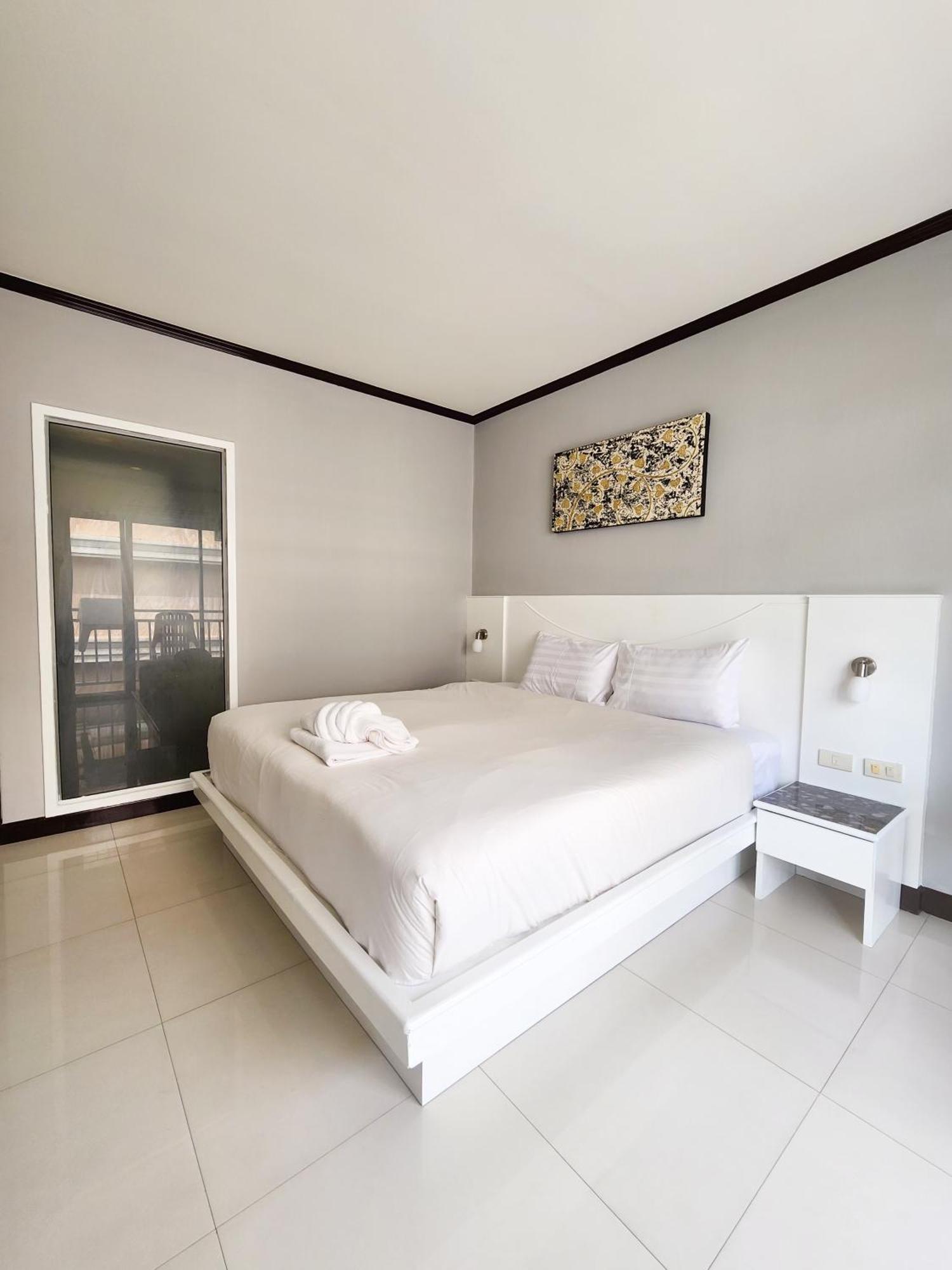 Issara Hotel 3*