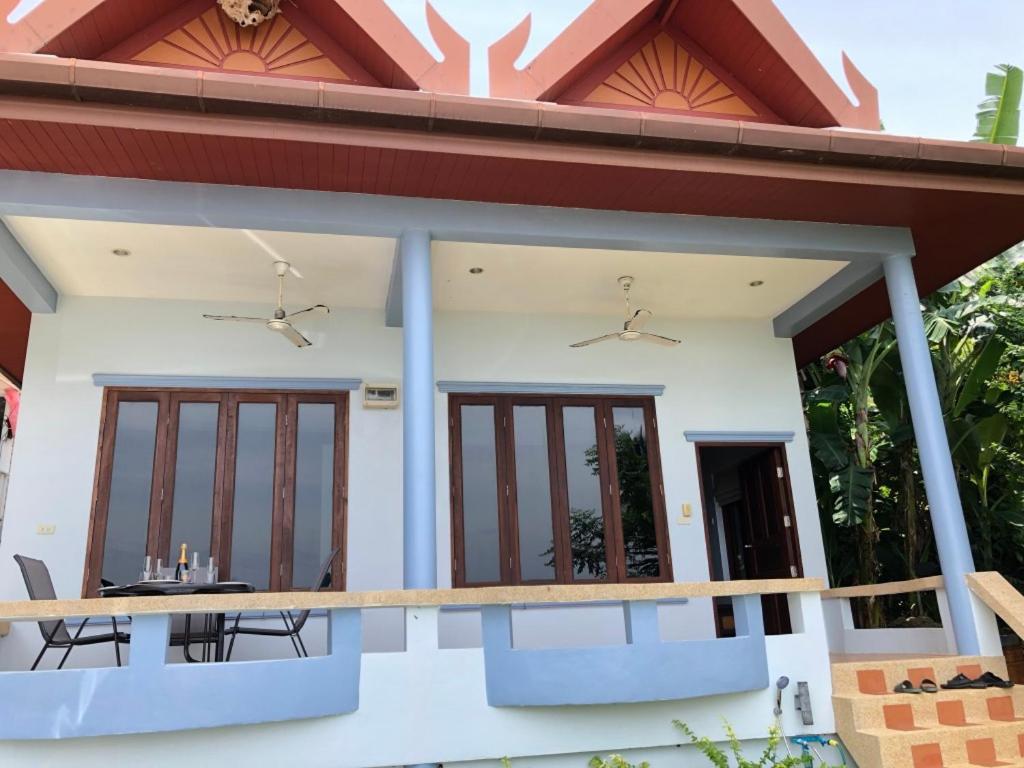 Villa Bali Style 4 Bedroom Beachfront Ao Yon *
